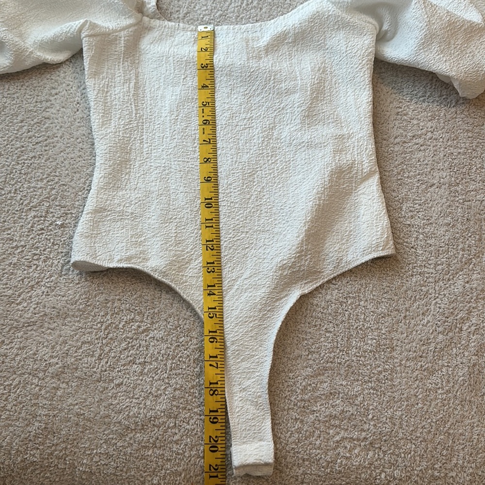 ASTR Puff Sleeve Textured Bodysuit - Picture 9 of 9